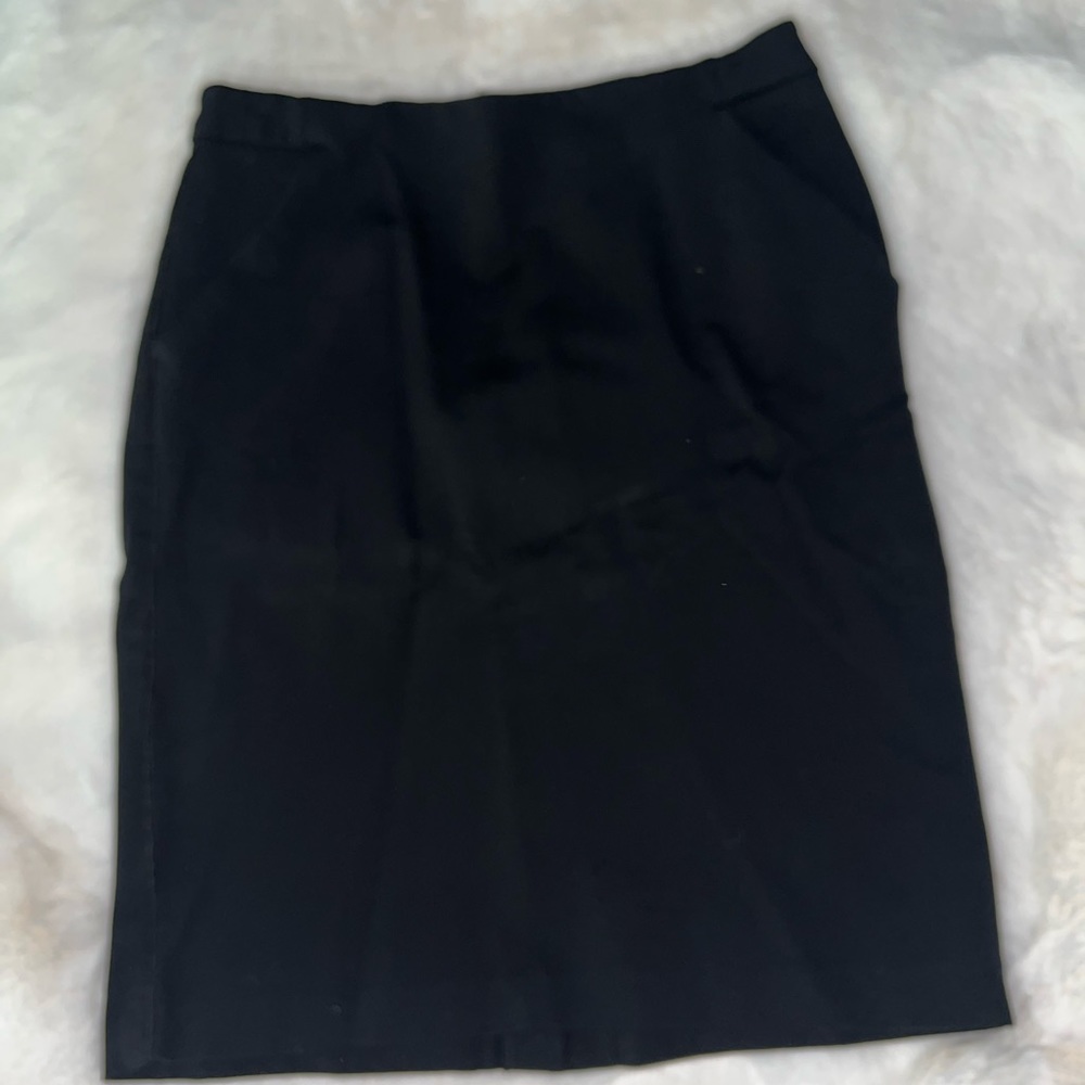 Women’s black pencil skirt- gently used